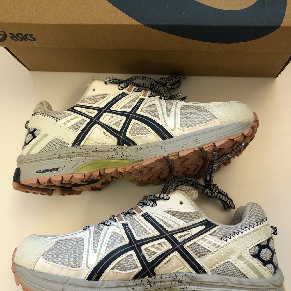NWT ASICS-Gel Kahana 8 Women’s Running Shoes